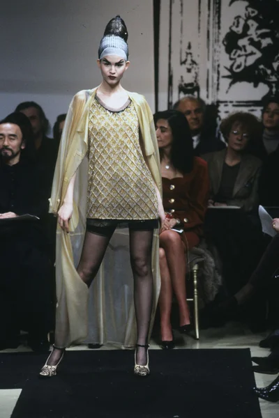 Look 49